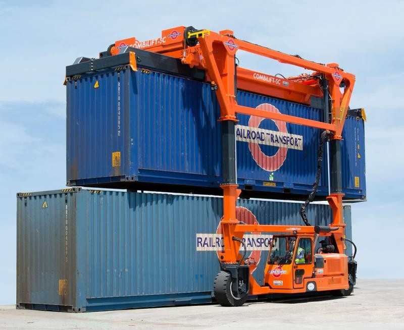 Equipamento para movimentação de container